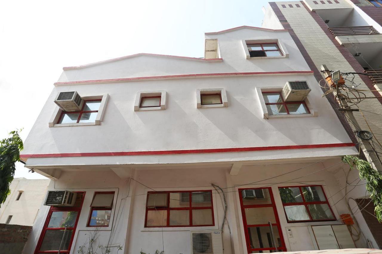 Hotel Oyo 8253 Golden Heights Nuova Delhi Esterno foto