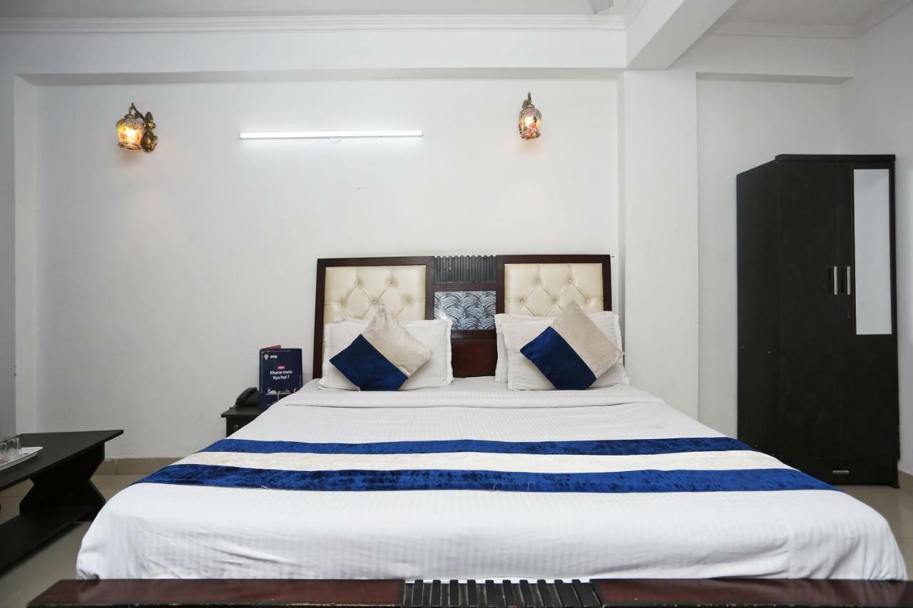Hotel Oyo 8253 Golden Heights Nuova Delhi Esterno foto